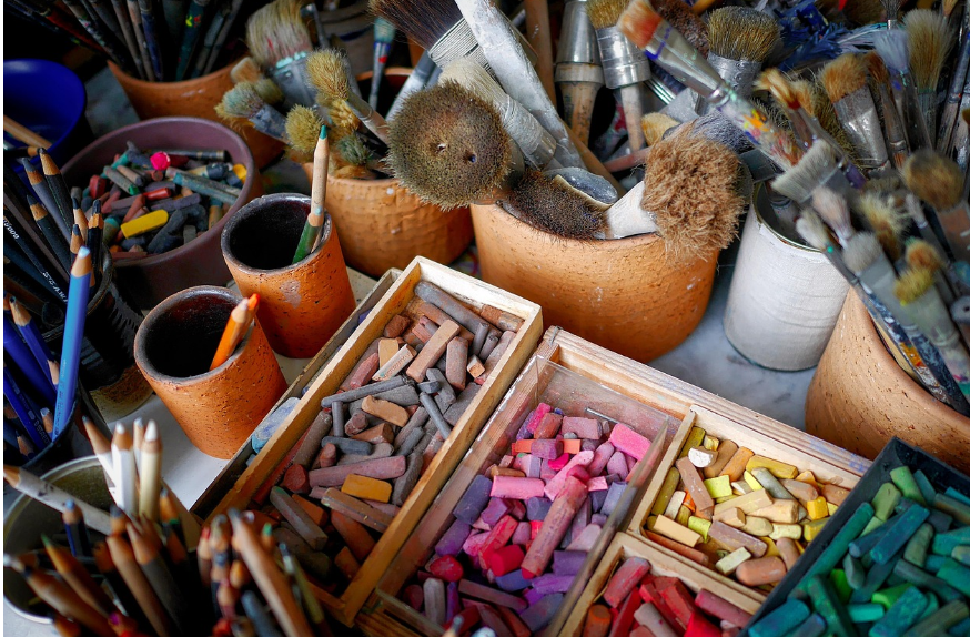 색연필의 종류와 특징: 유성, 수성, 파스텔 색연필의 차이점