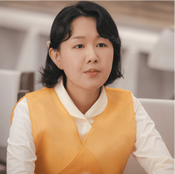 21세기 대군부인 등장인물 이안대군 사저의 김영선 역의 정지안