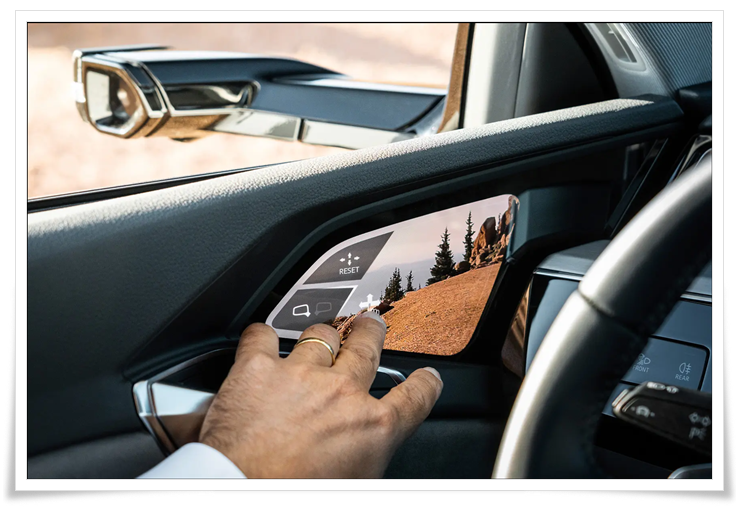 버추얼 미러 터치로 시야 조정하는 모습