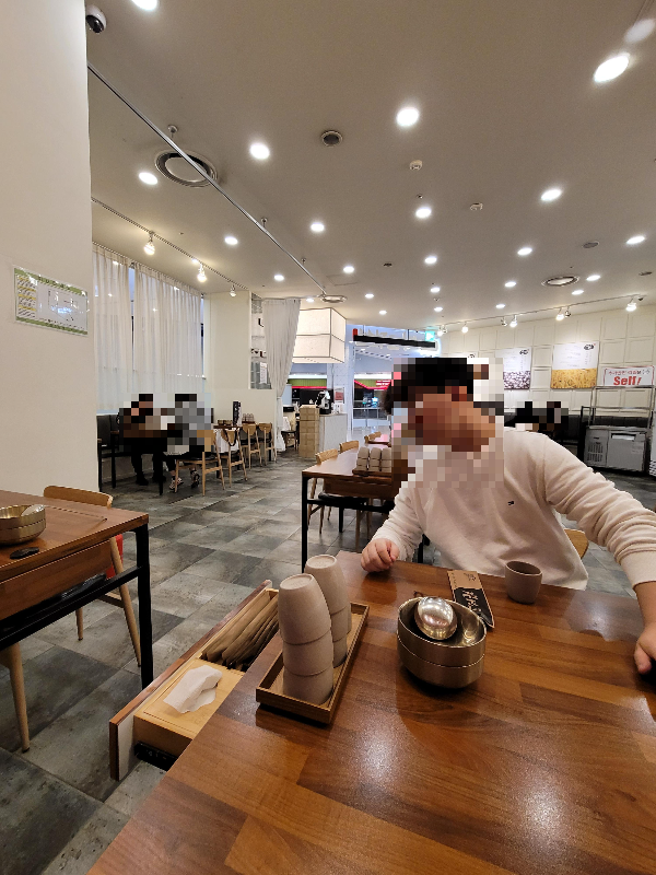 미꼬담 현대가산점 내부