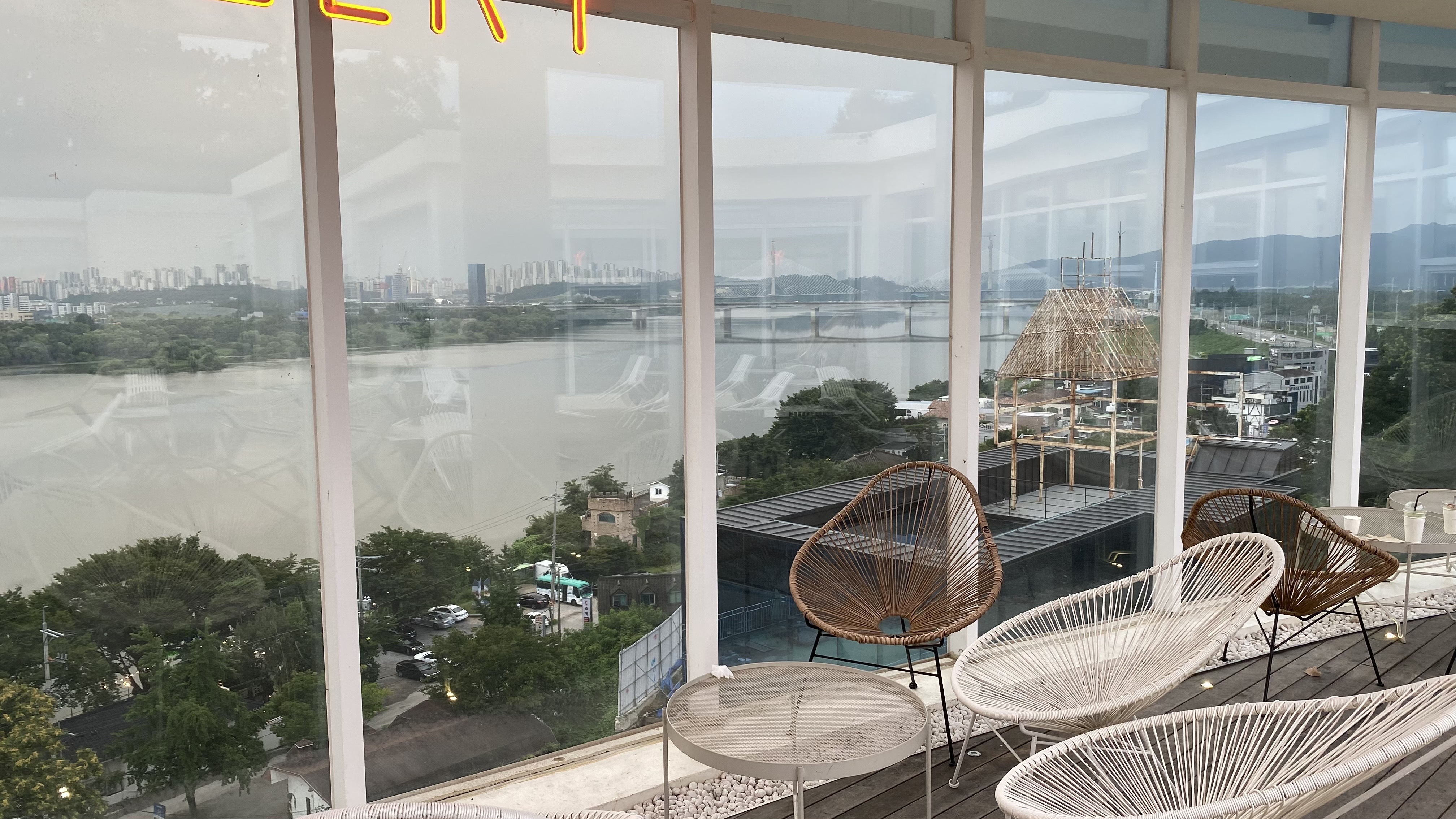 어나더쥬얼리 4층 뷰