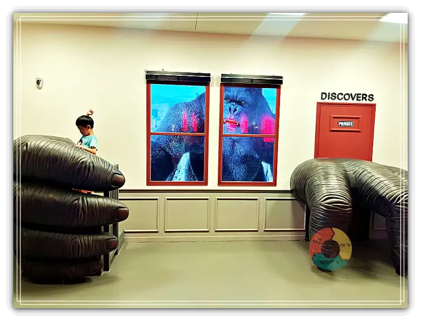 디스커버스_고릴라-고릴라손에-갖힌-아이-창문너무고릴라영상