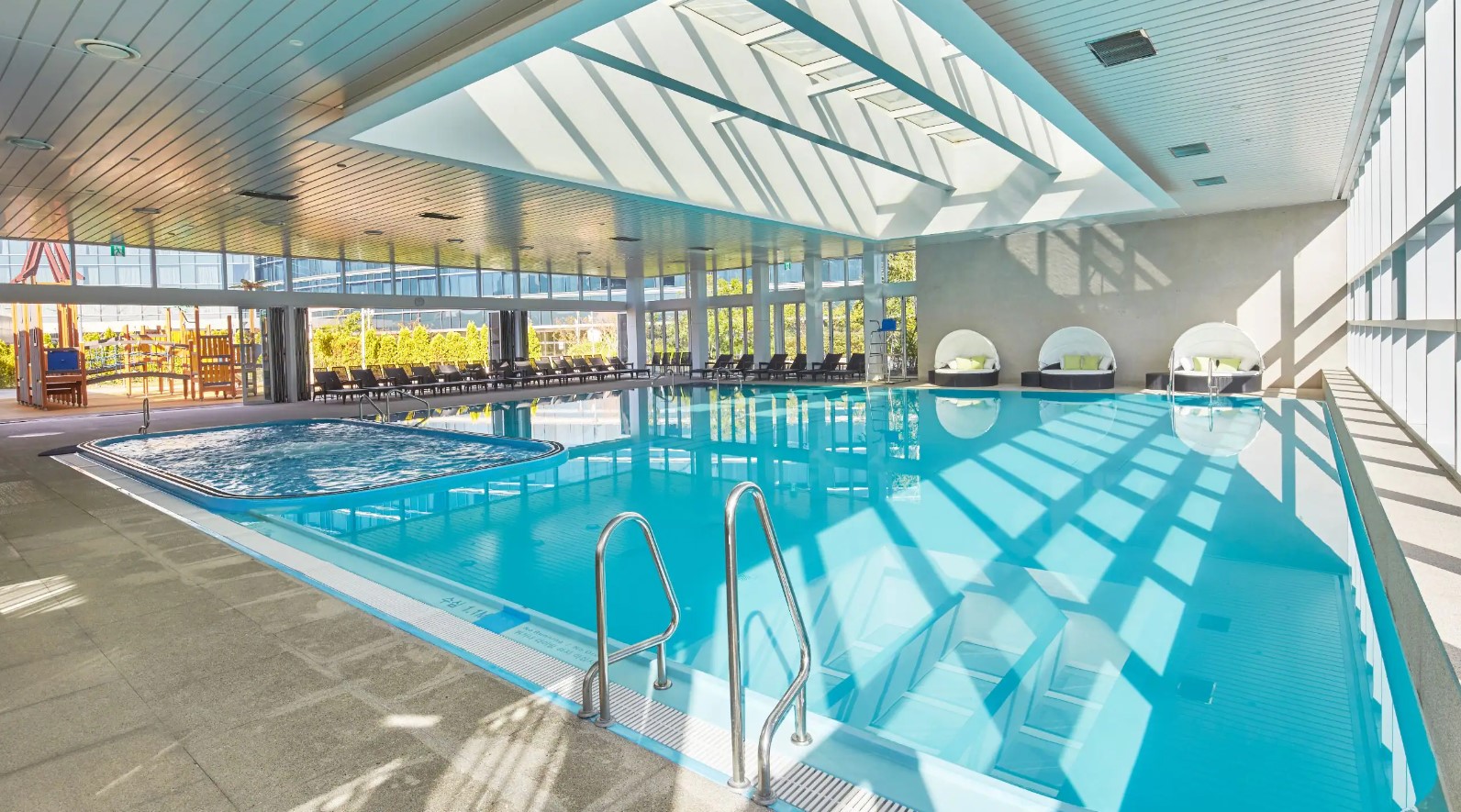 그랜드-하얏트-인천-실내수영장