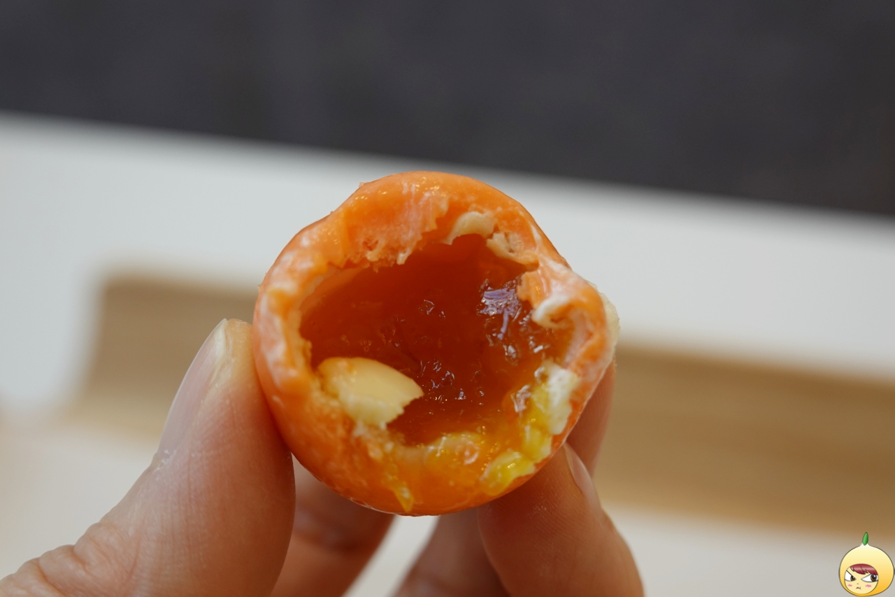 초콜릿 안에 한라봉 잼(?)이 가득