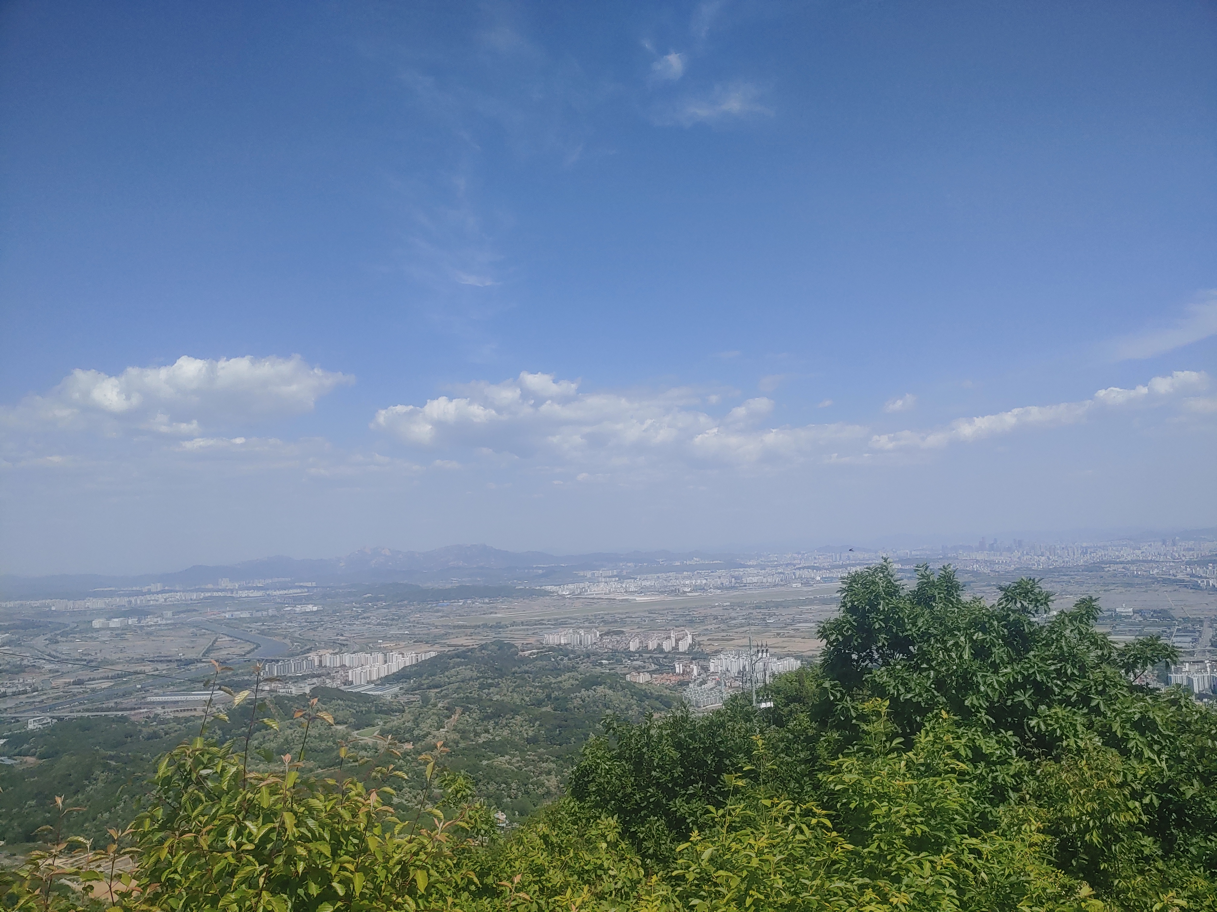 계양산 정상에서의 풍경사진
