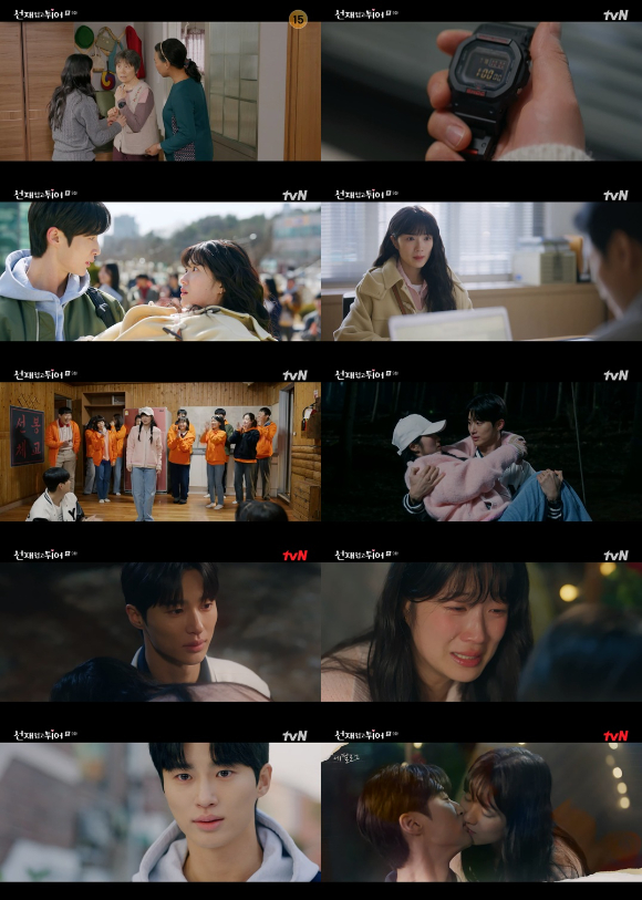 '선재 업고 튀어' 변우석이 마침내 김혜윤이 미래에서 온 시간 여행자임을 알아챘다. [사진=tvN 방송화면 캡처]