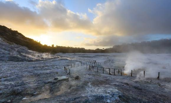 캄피 플레그레이 화산지대의 사진