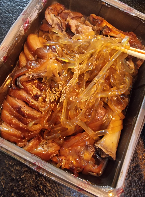 마왕족발 순한맛입니다.