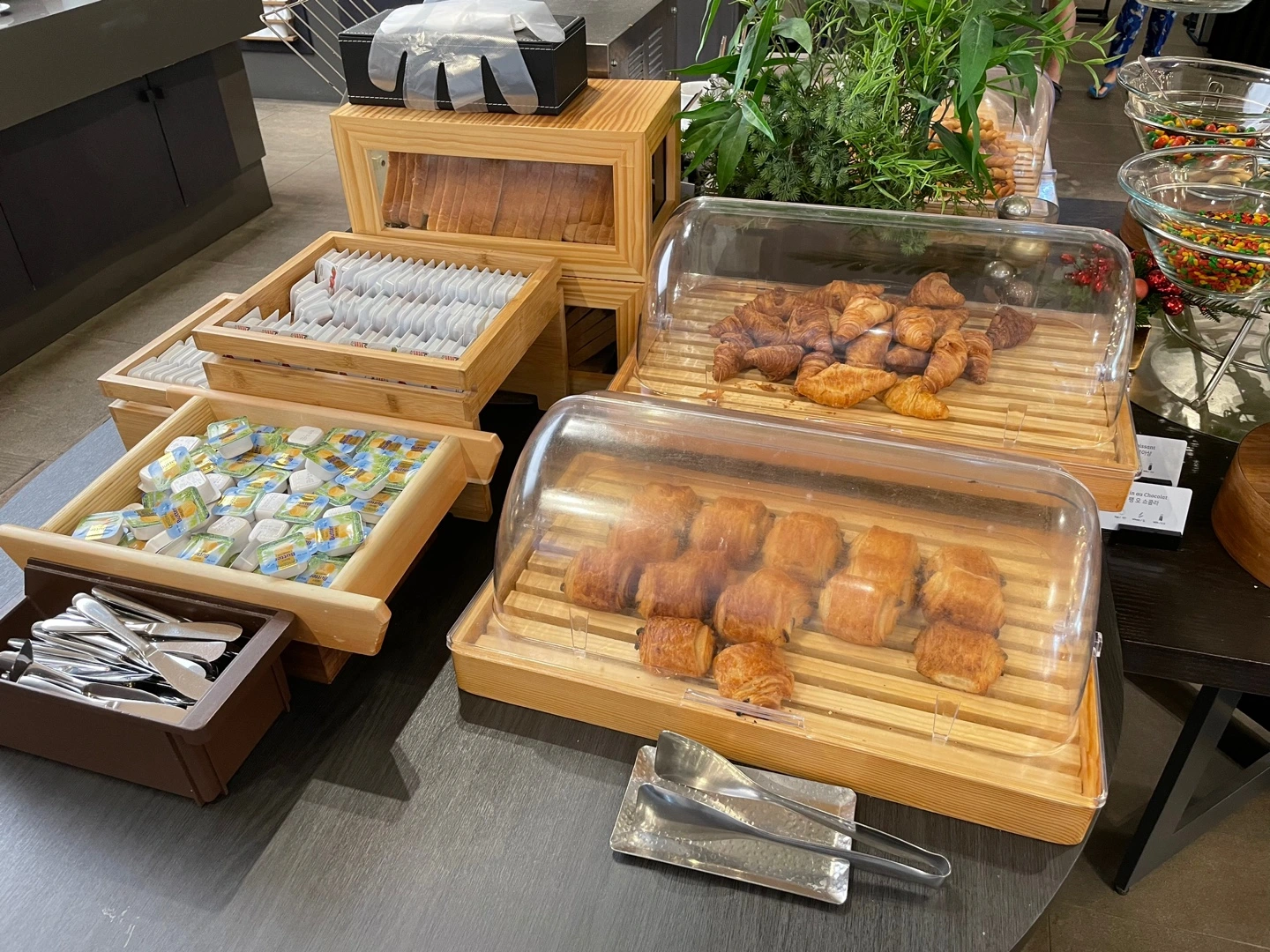 힐튼-가든-인-강남-조식-뷔페-베이커리-1