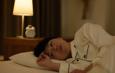 잠들지 못하는 여성