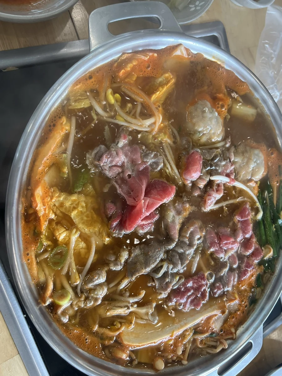 물왕저수지 본가만두 얼큰만두전골 끓는 모습