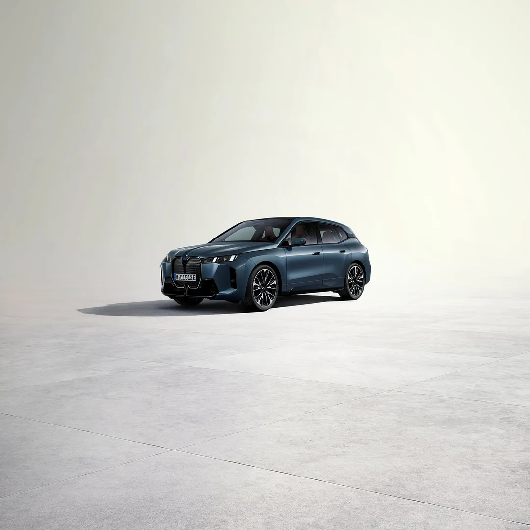 BMW iX 자동차 이미지