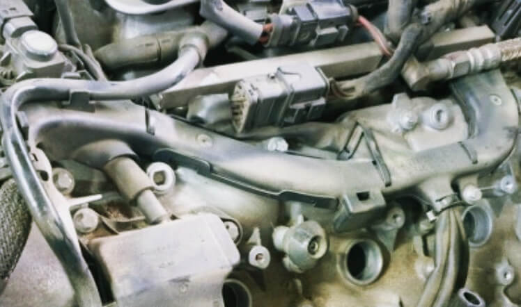 자동차-엔진룸-내부