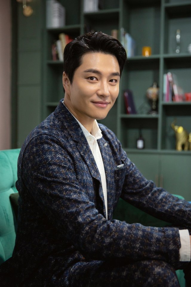 민우혁 나이 프로필 키 야구 인스타 결혼 부인 이세미 근육 과거 뮤지컬 화보 드라마 영화