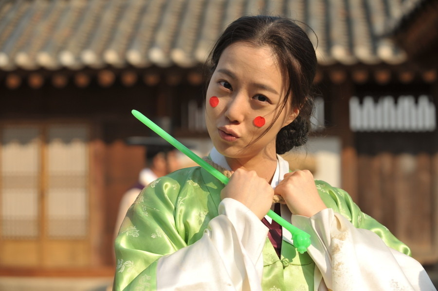 속도와 침묵의 미학, 가족의 본능, 정신의 화살을 담은 ‘최종병기 활’