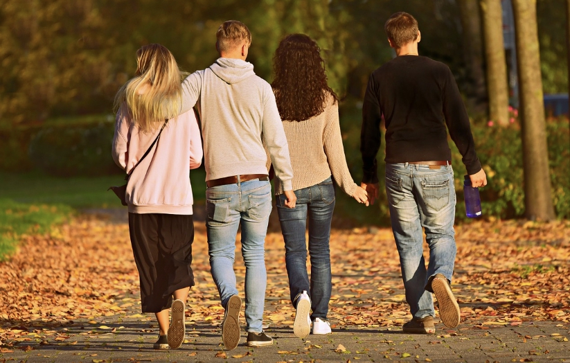 저속노화 실천 숲속 산책