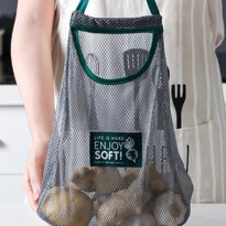 양파가-명품-가방에-담겨있는-모습