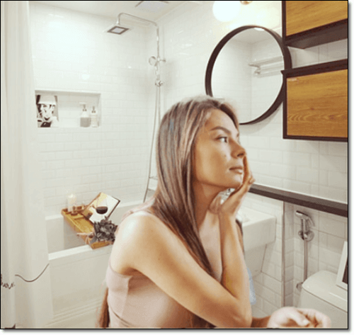 피부에 염증이 있는 여성