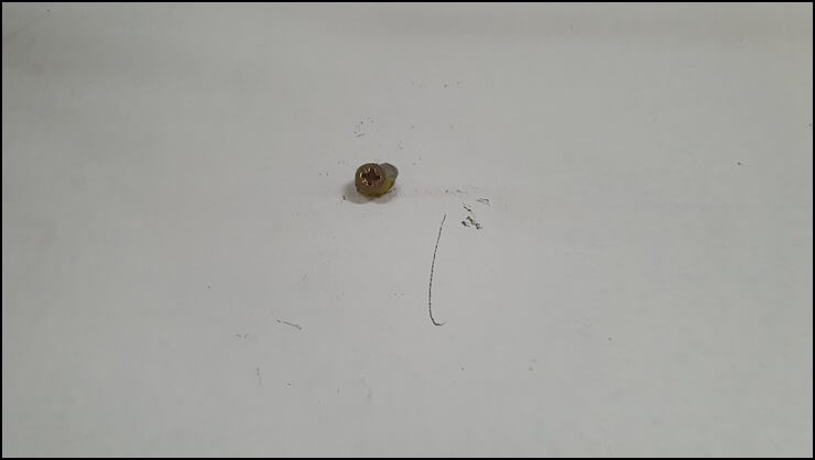 칼블럭-안의-나사