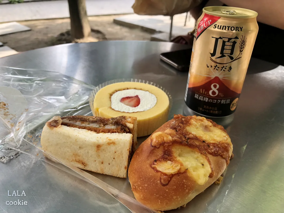 후쿠오카-유명한-빵집-풀풀하카타-구매한-빵-3가지와-맥주