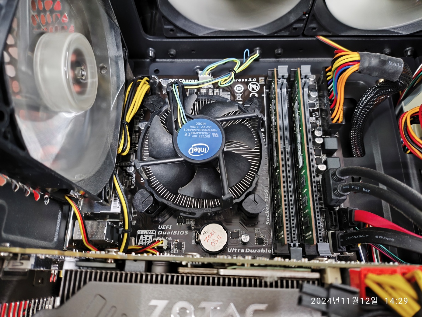 다른 팬은 회전하지만 CPU 팬은 회전하지 않는 상태입니다.