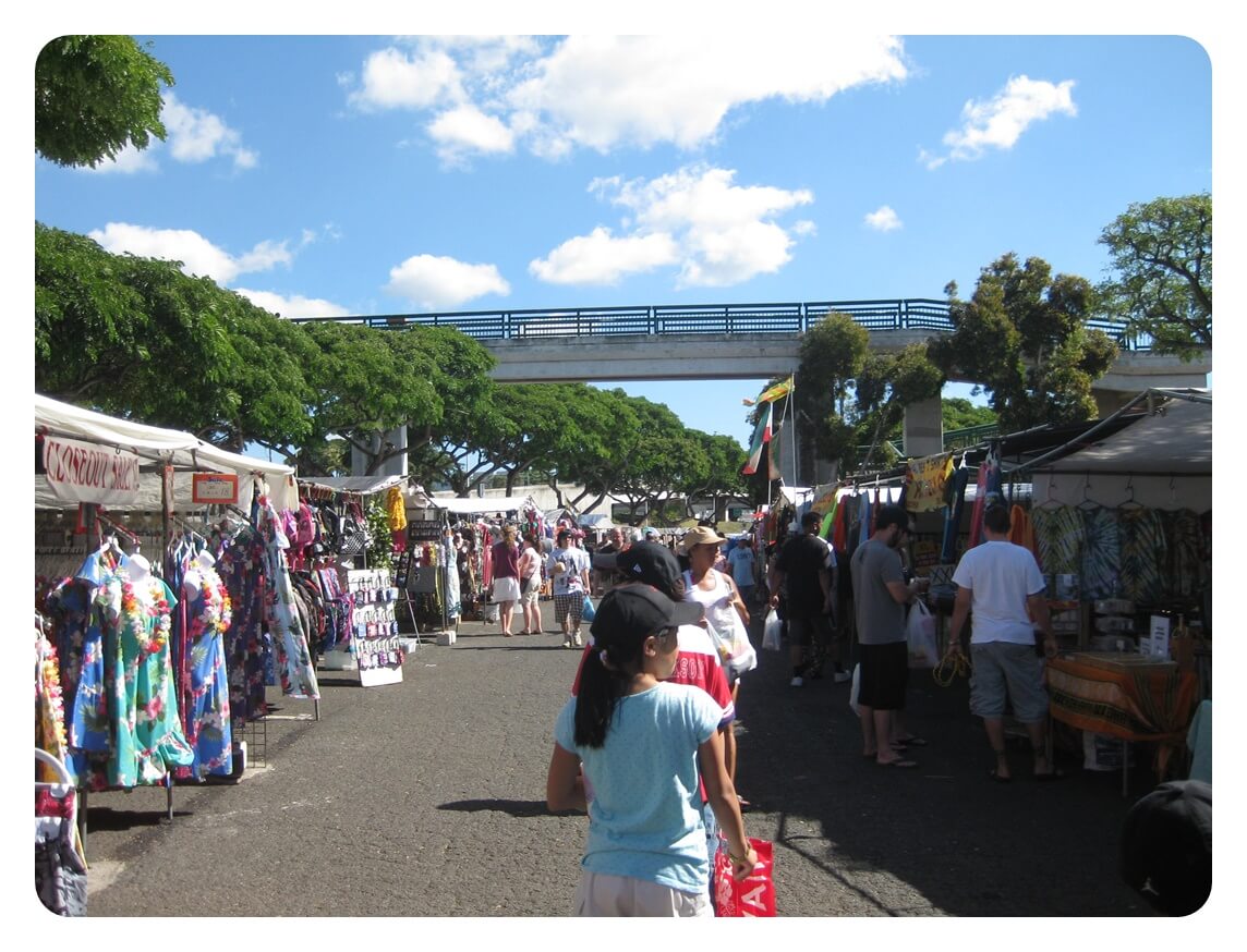 하와이 오아후섬 알로하 스타디움 벼룩시장 Aloha Stadium Swap Meet 거리 모습을 찍은 사진
