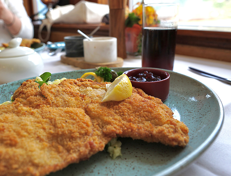 노릇노릇하고 바삭했던 슈니첼