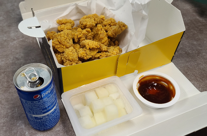 편의점치킨 가성비치킨 GS 25 쏜살치킨 앱주문 픽업 깔끔한쏜살치킨 구성품 순살치킨 국내산닭가슴살 치킨양념소스 합리적가격