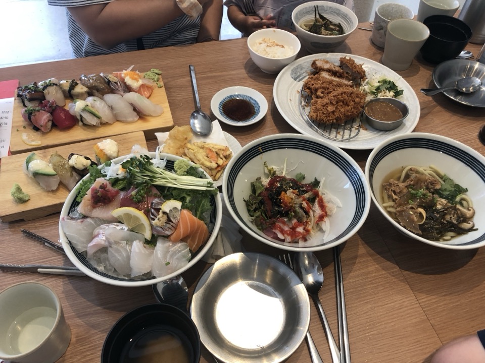 민수랜드-창경궁초밥 회덮밥과 메뉴들