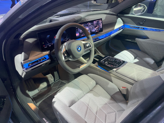 BMW i7
