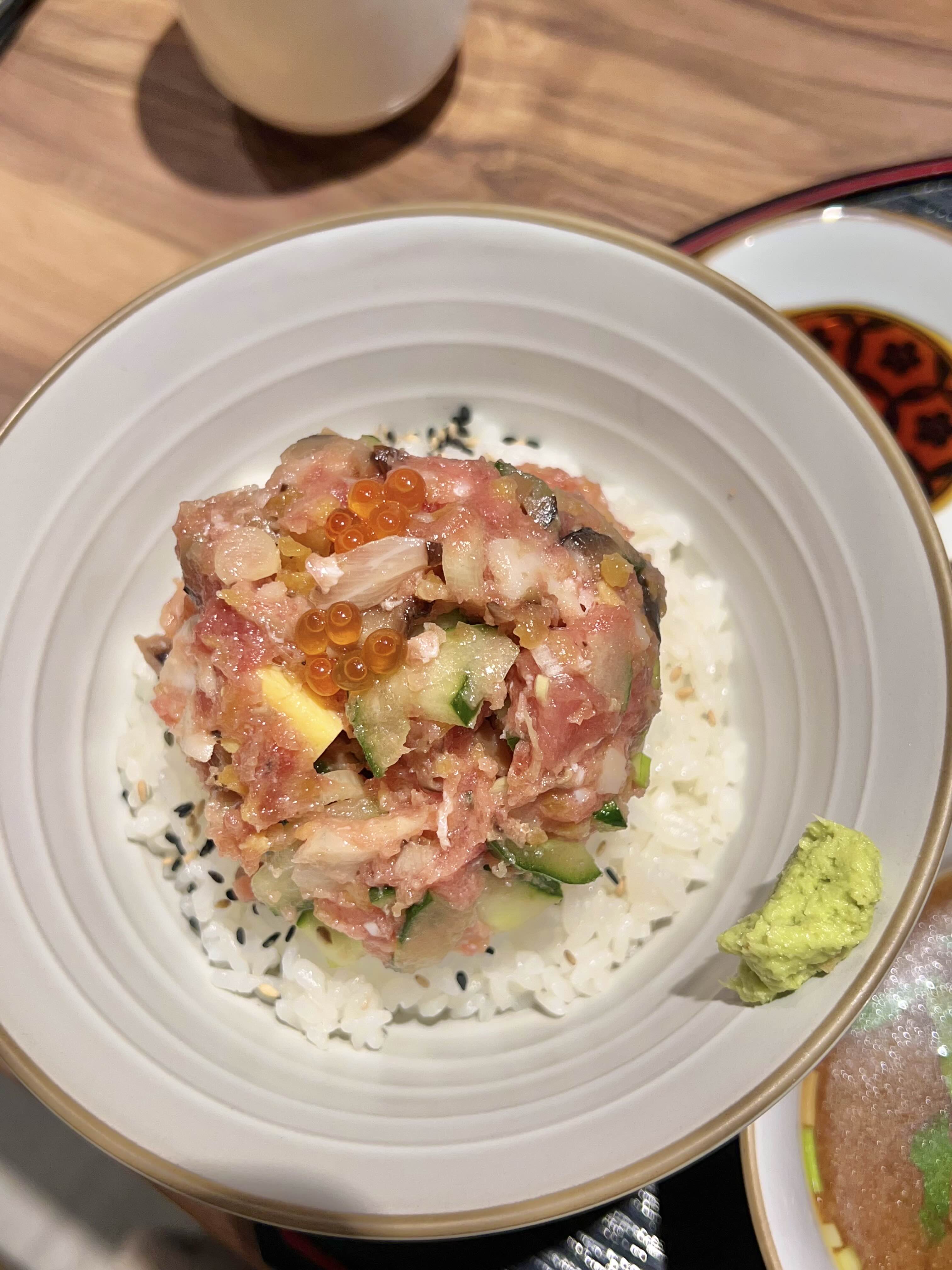 용산 스시산블루 화이트 기본 해산물덮밥