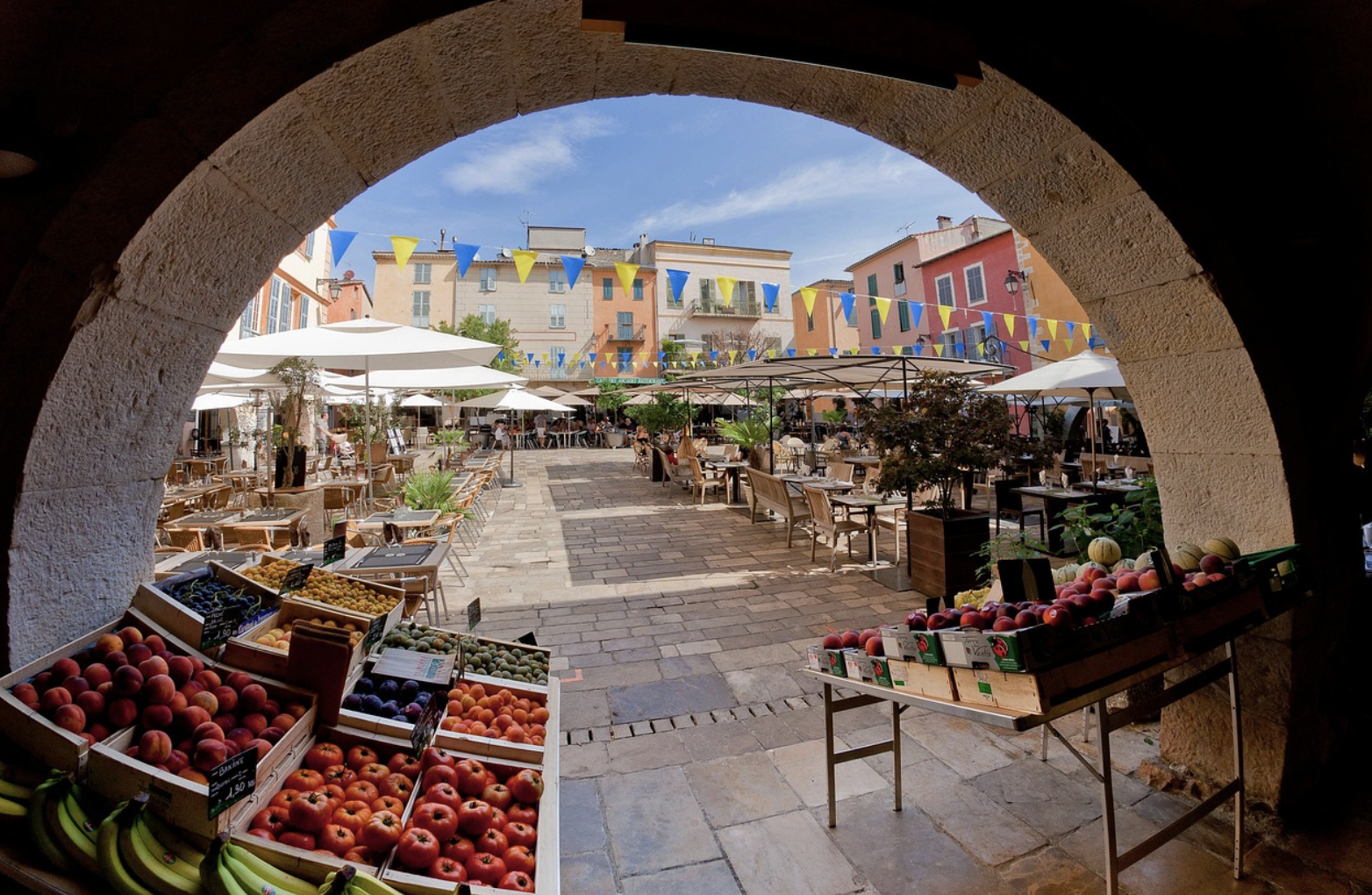 프랑스 작은 마을의 ‘정기 마켓 데이(Market Day)’ 문화