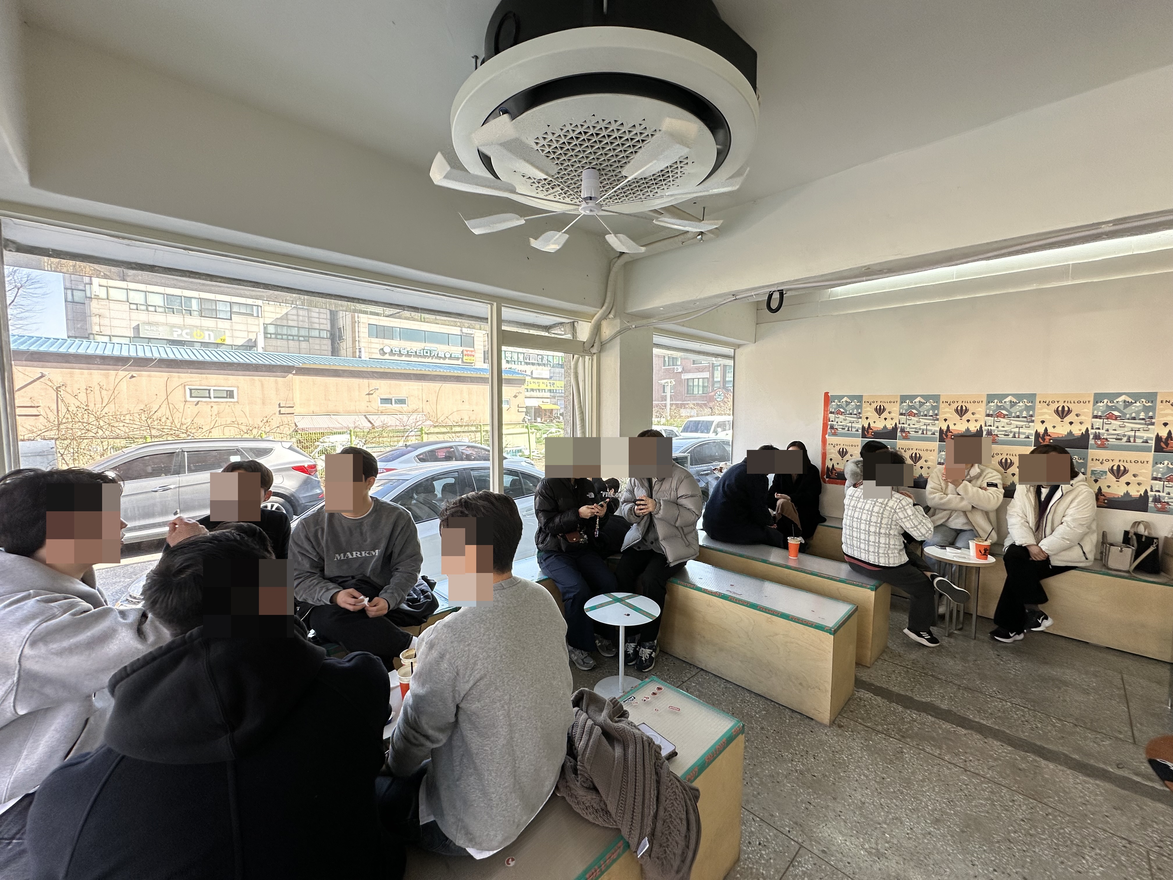 필아웃-매장내부