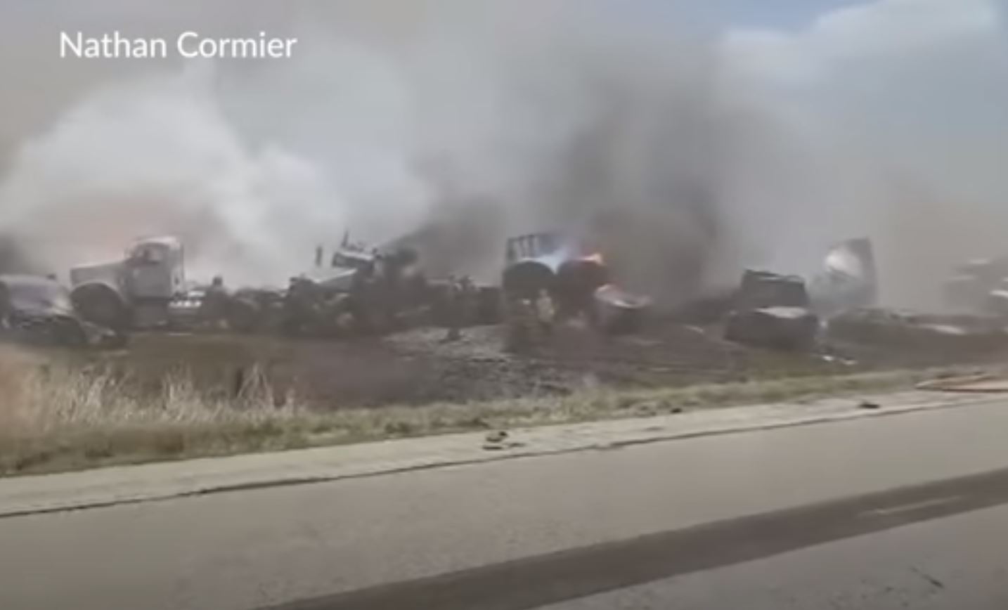 모래폭풍 당시 고속도로 추돌 현장