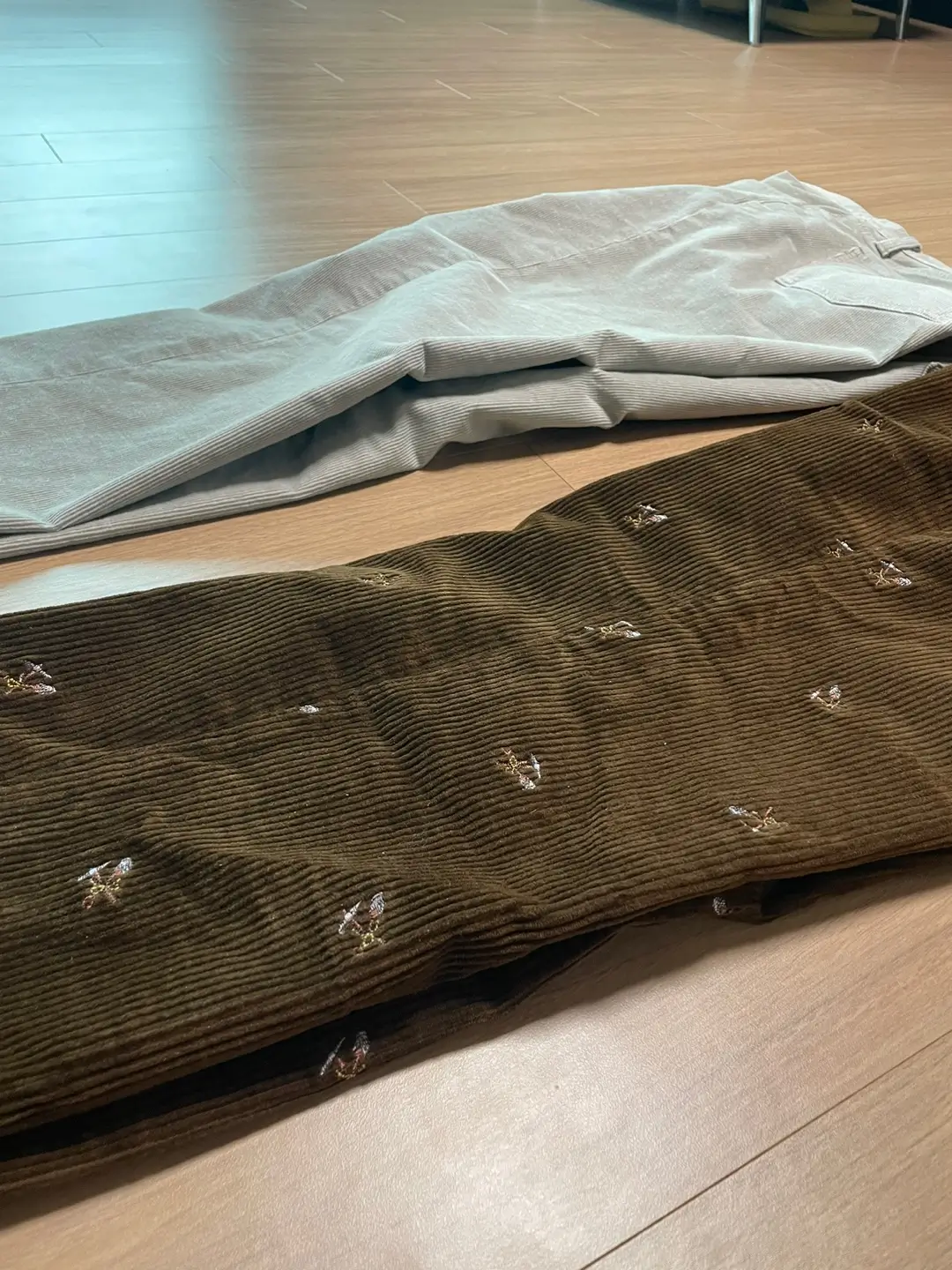 코듀로이 와이드와 스트레이트 비교