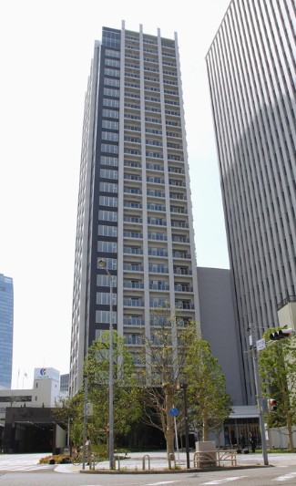 일본의 아파트 한 동의 외관사진