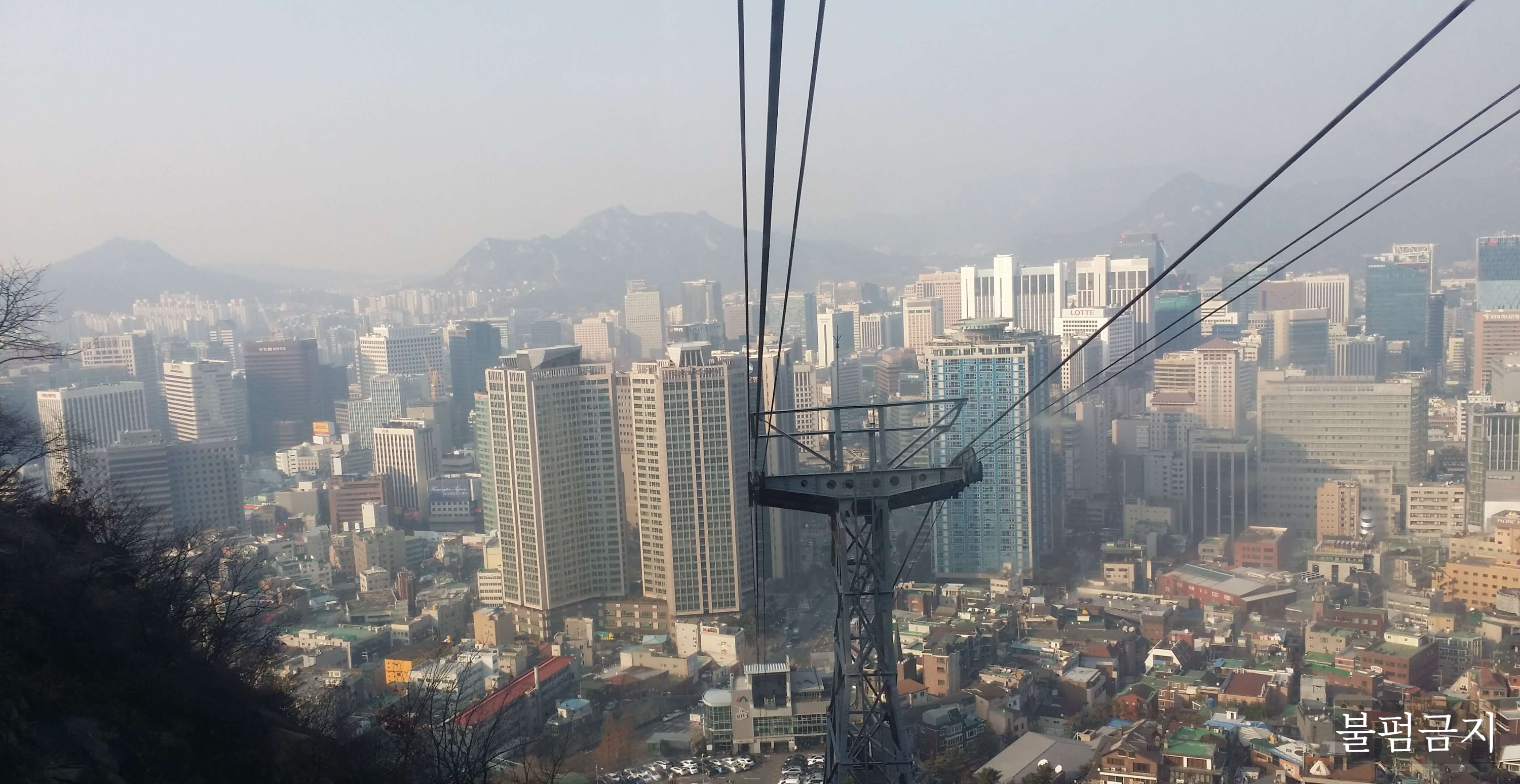 남산서울타워 케이블타고 올라가면서 아래 서울도심이 보이는 전경