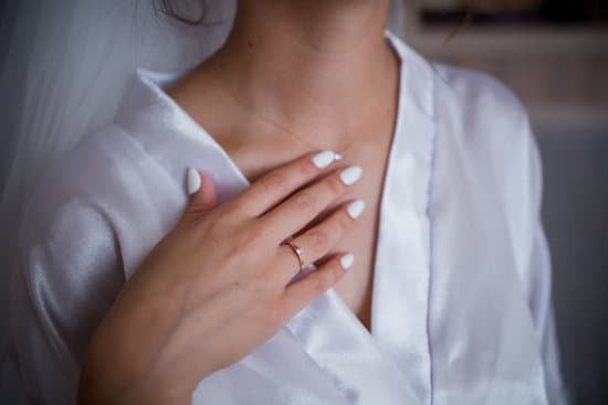 예쁜 목선을 만들기 위한 강화 운동