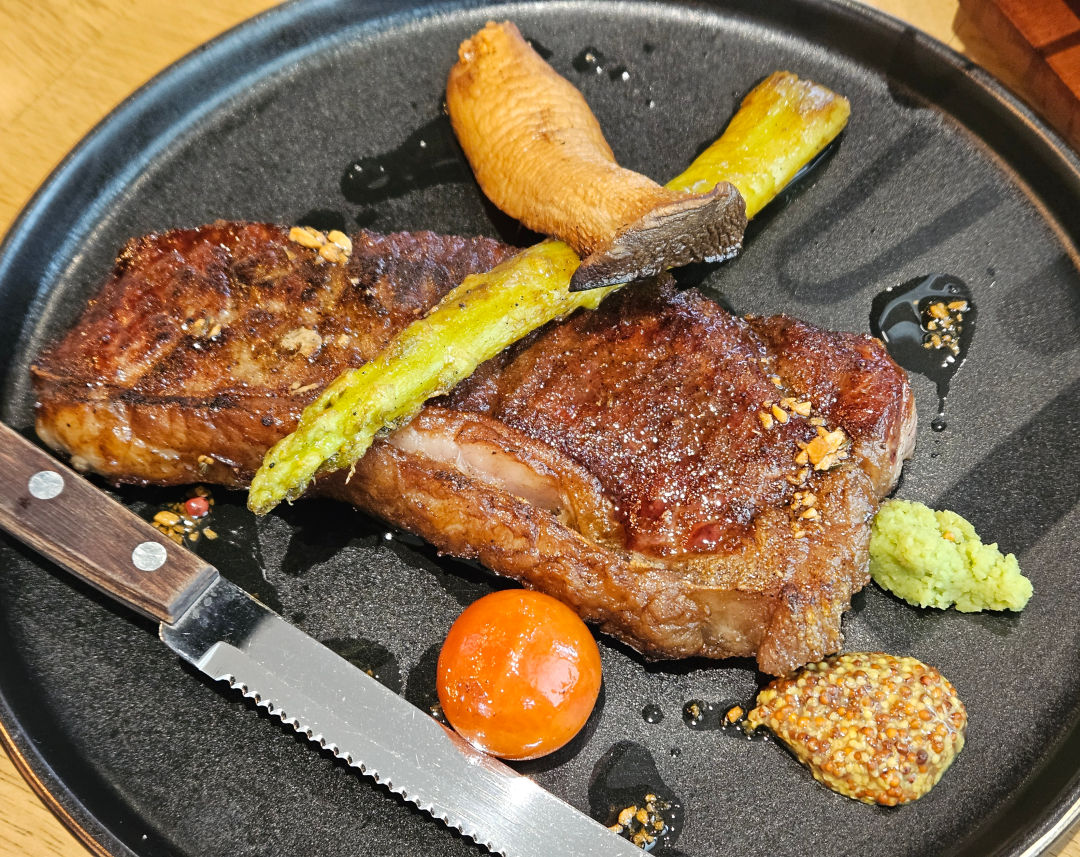 안나의 정원 그릴드 목살 스테이크