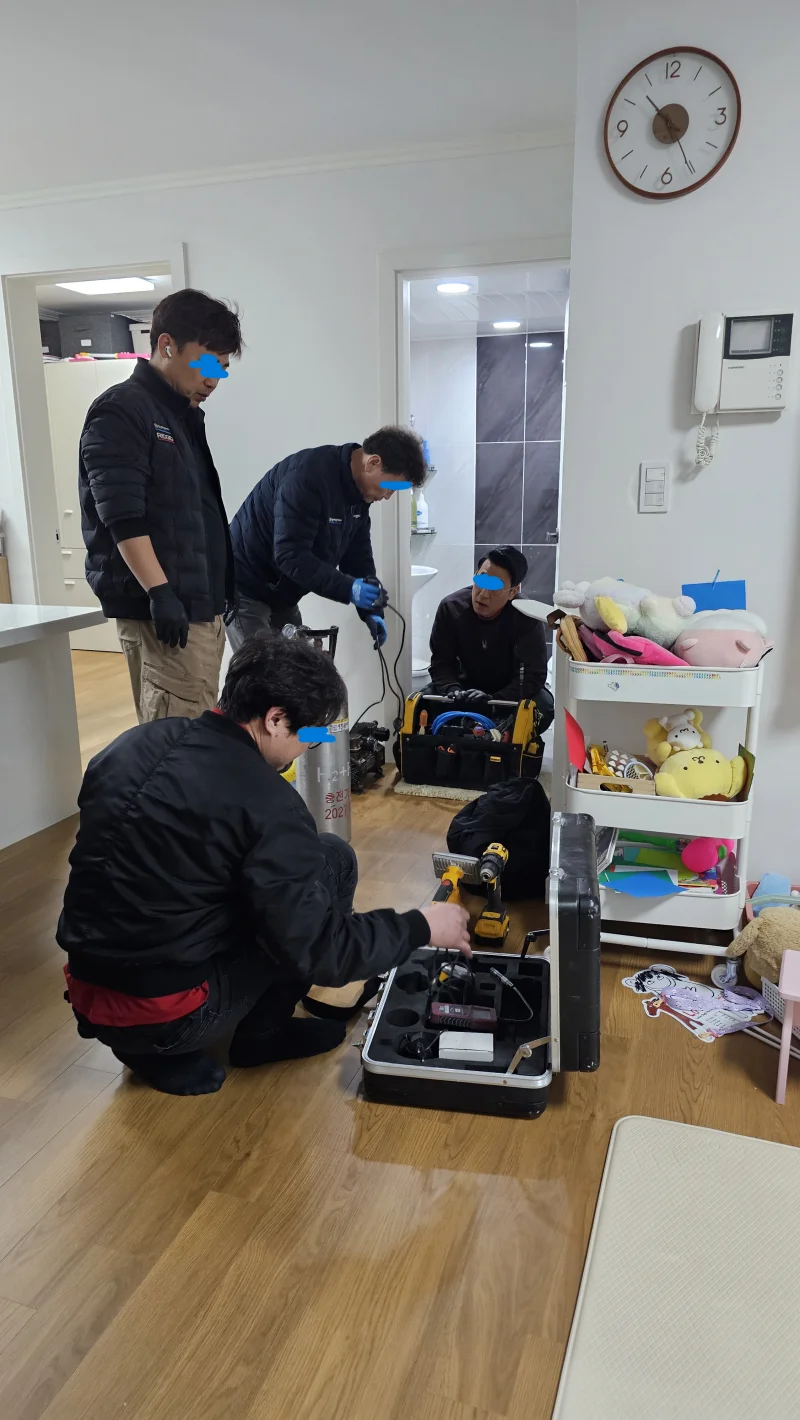 누수 탐지 작업중