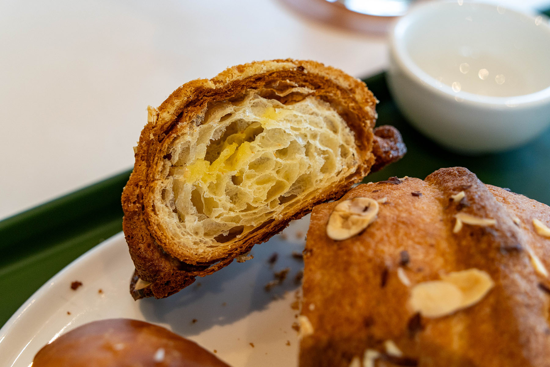 카페 지산 아몬드 크루아상