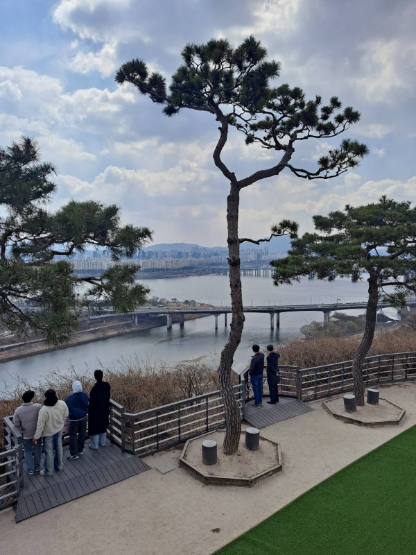 응봉산 정상 사람들