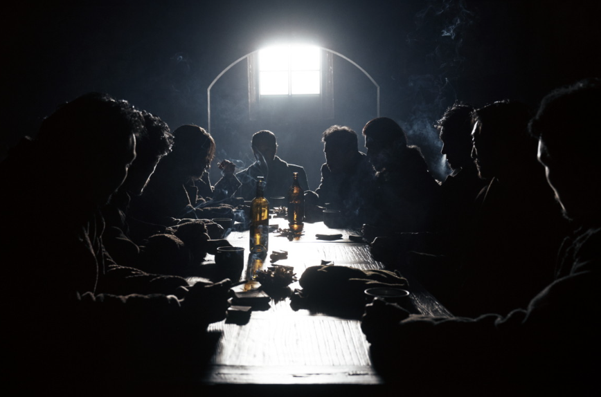 영화 하얼빈 안중근의 실종에 대해 논의하는 독립의군