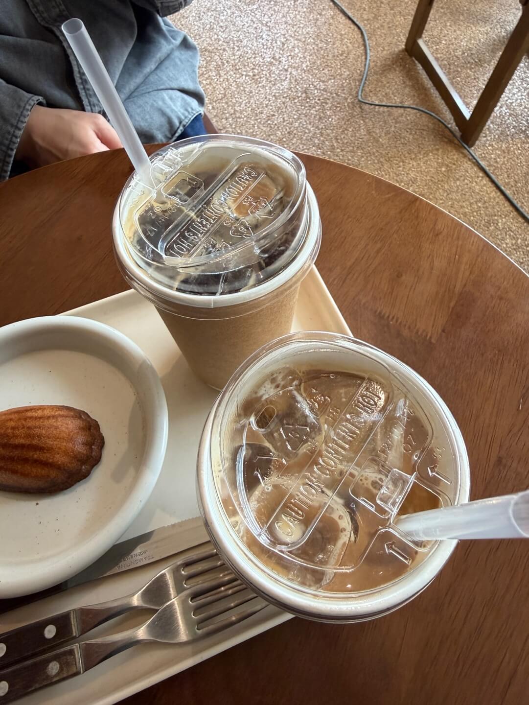 모란 웰로우 카페 아이스 아메리카노 카페라떼