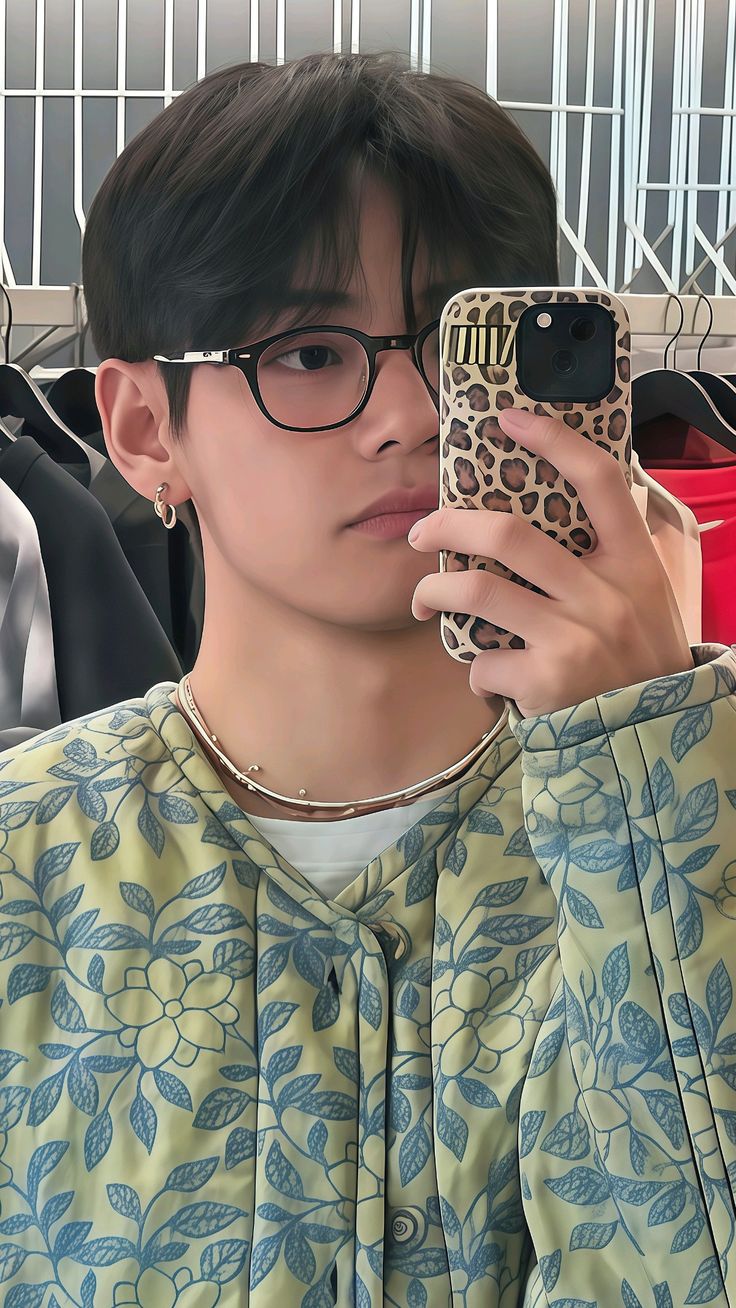 방탄소년단 뷔 고향 나이 본명 키 몸무게 혈액형 MBTI 전시회 프로필 반려견 연탄 총정리