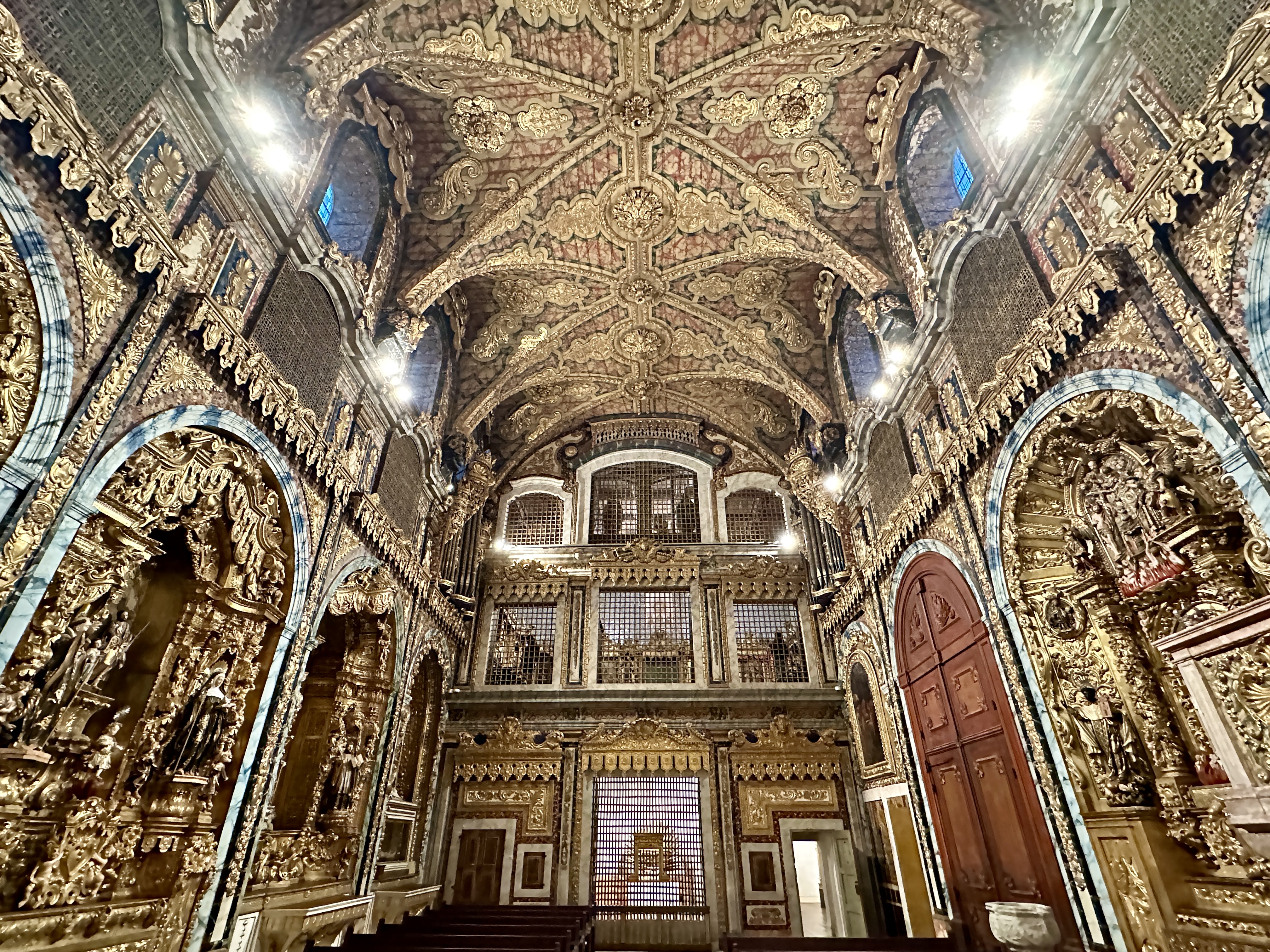 산타클라라 성당 예배당