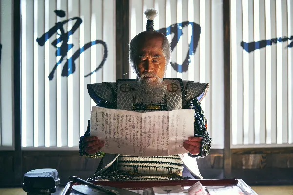 왜군 총대장 시마즈 요시히로(백윤식)