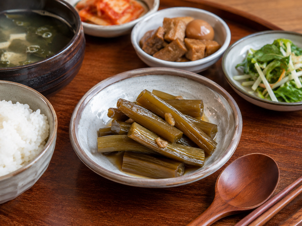 머위대 들깨볶음