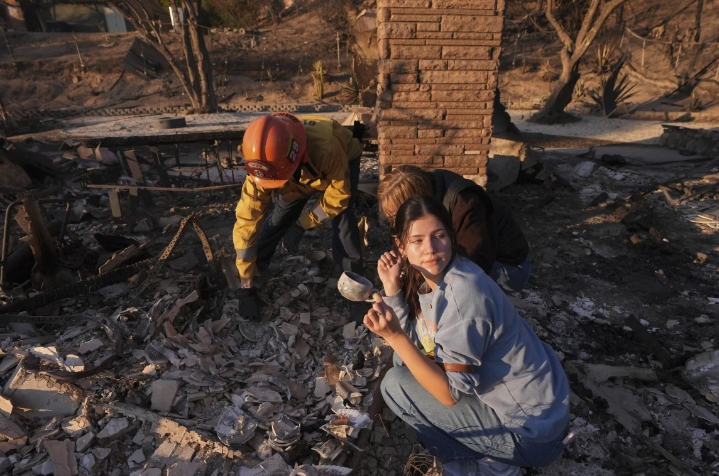 LA 산불 원인 산불지역 지도 위치 진화현황 산불 피해액 -출처: AP 뉴스-