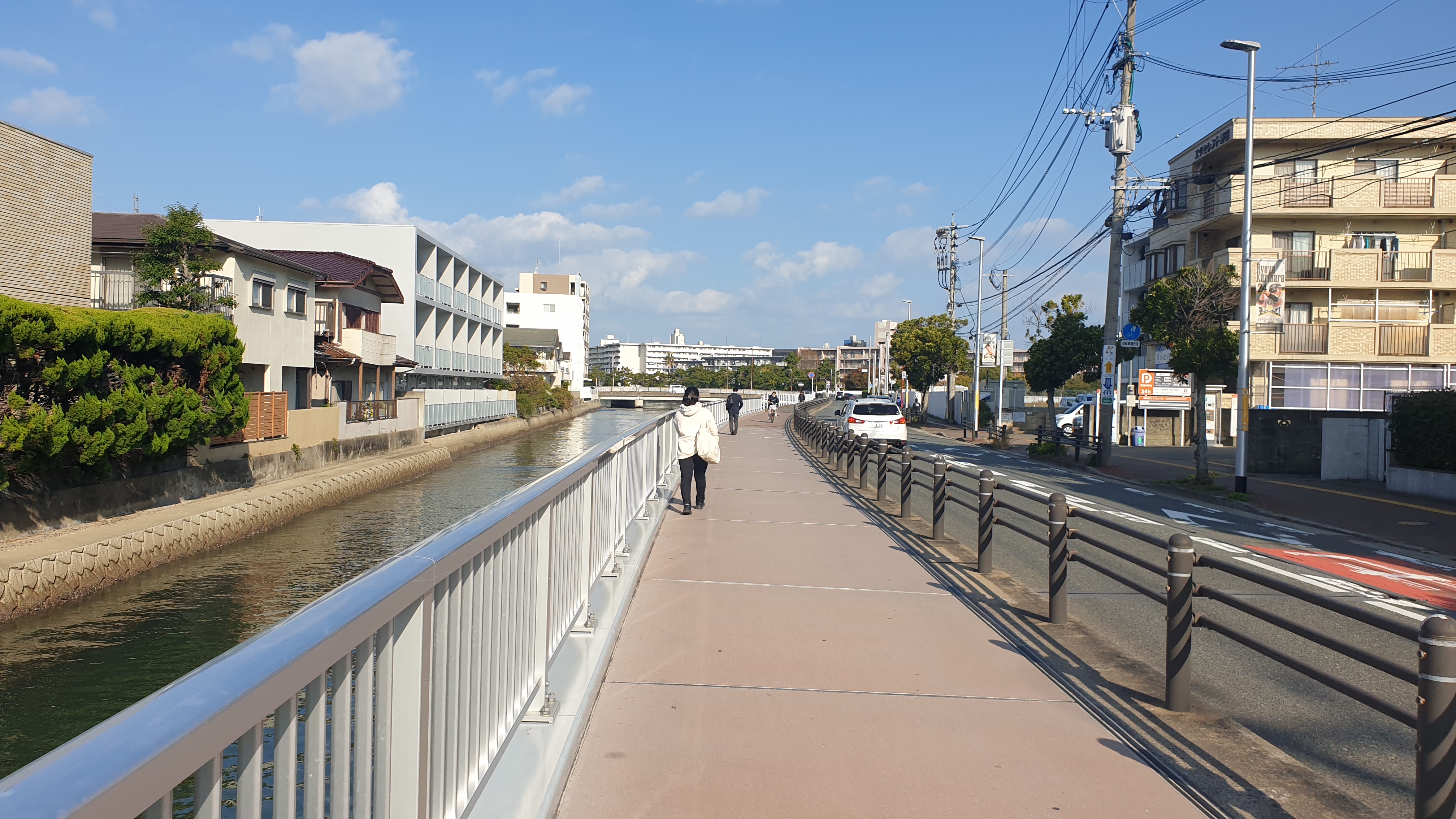 후쿠오카돔 가는길 안내 다리위 모습